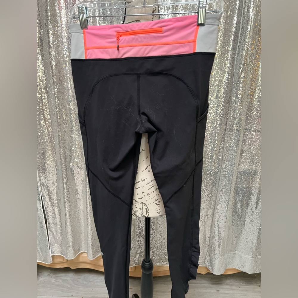 Lululemon Speed Tight Side Pockets Women's Size 6, Black and pink, 28" Inseam